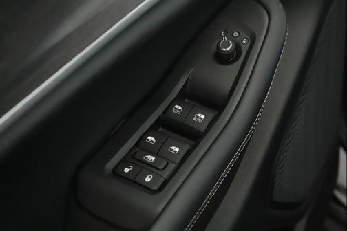 Diamond Black Crystal Pearlcoat 2026 Jeep Grand Cherokee Altitude
