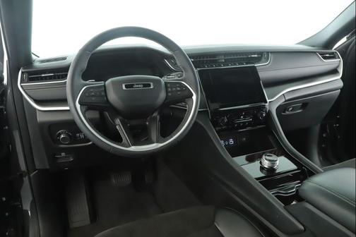 Baltic Gray Metallic Clearcoat 2023 Jeep Grand Cherokee L Altitude