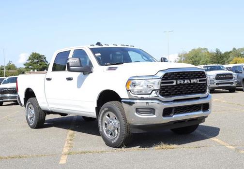 2024 RAM 2500 Tradesman Crew Cab 4x4 6'4' Box