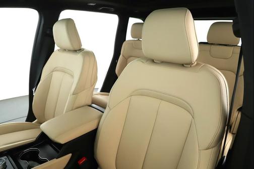 Bright White Clearcoat 2026 Jeep Grand Cherokee Limited