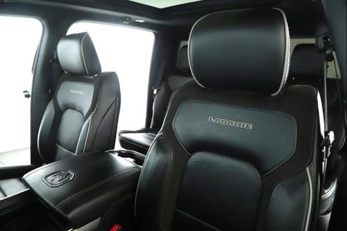 Diamond Black Crystal Pearlcoat 2023 RAM 1500 Laramie