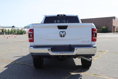 2024 RAM 2500 Tradesman Crew Cab 4x4 6'4' Box