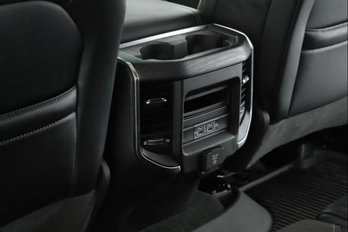 Diamond Black Crystal Pearlcoat 2023 RAM 1500 Laramie