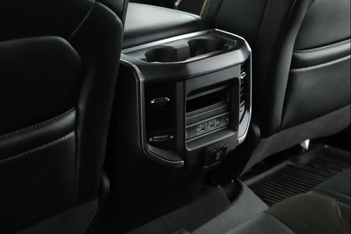 Diamond Black Crystal Pearlcoat 2024 RAM 1500 Laramie