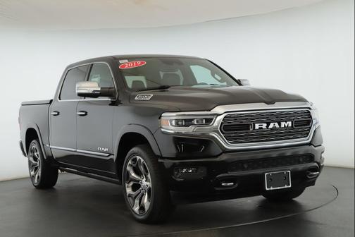 Diamond Black Crystal Pearlcoat 2019 RAM 1500 Limited