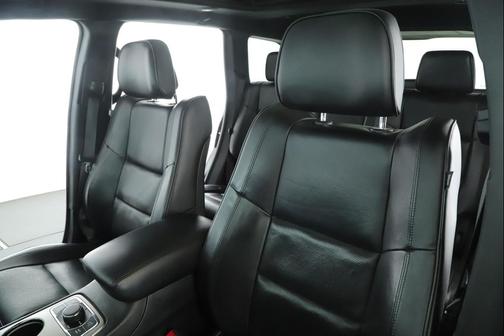 Diamond Black Crystal Pearlcoat 2019 Jeep Grand Cherokee High Altitude