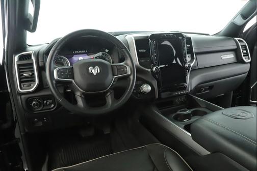 Diamond Black Crystal Pearlcoat 2023 RAM 1500 Laramie