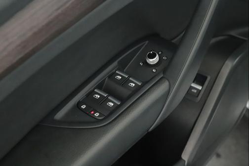 Ibis White 2021 Audi Q5 45 Premium