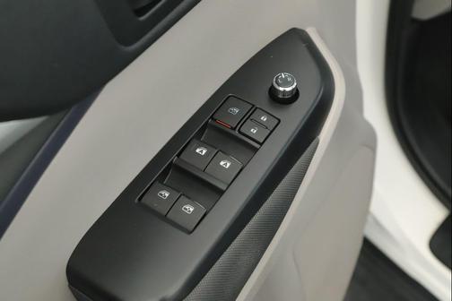 Blizzard Pearl 2018 Toyota Highlander LE