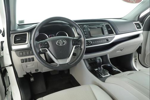 Blizzard Pearl 2018 Toyota Highlander LE