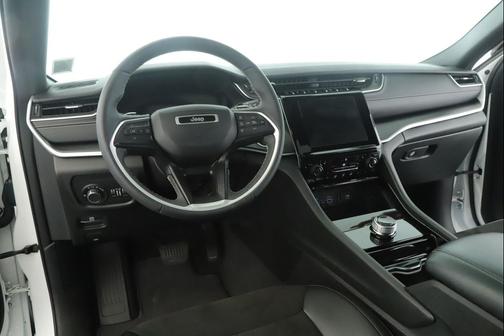 Bright White Clearcoat 2023 Jeep Grand Cherokee Altitude