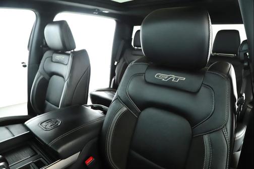Diamond Black Crystal Pearlcoat 2023 RAM 1500 Laramie