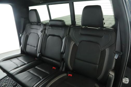 Diamond Black Crystal Pearlcoat 2023 RAM 1500 Laramie