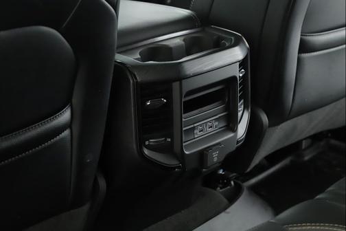 Diamond Black Crystal Pearlcoat 2023 RAM 1500 Laramie