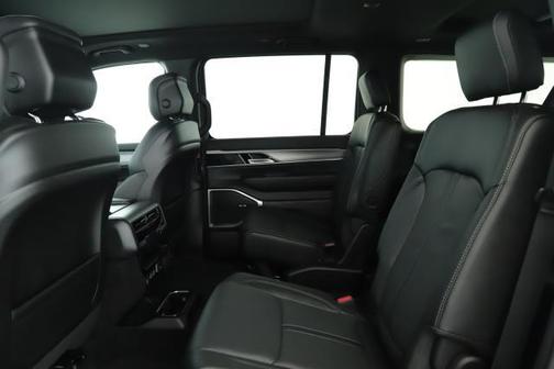2023 Jeep Wagoneer L Series II Carbide 4x4