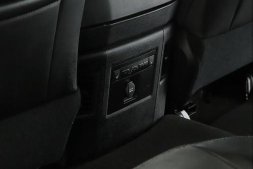 Granite Crystal Metallic Clearcoat 2016 RAM 1500 Laramie