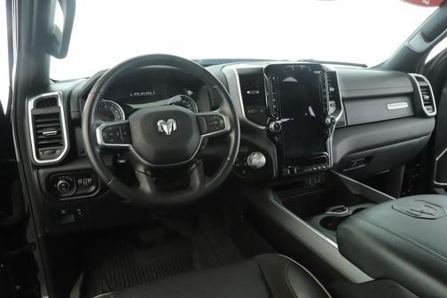 Diamond Black Crystal Pearlcoat 2023 RAM 1500 Laramie