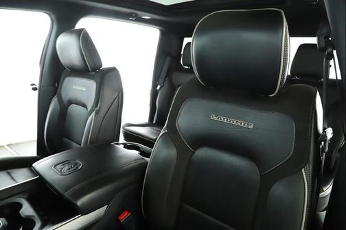 Diamond Black Crystal Pearlcoat 2023 RAM 1500 Laramie