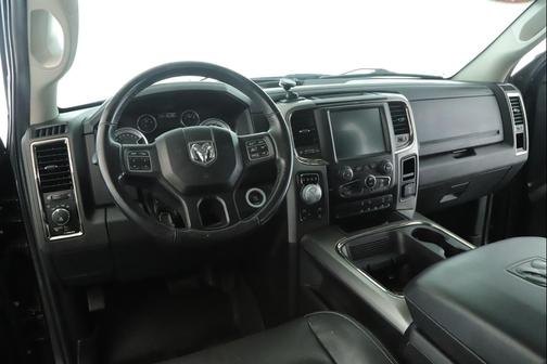 Brilliant Black Crystal Pearlcoat 2016 RAM 1500 Sport