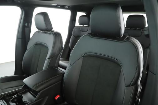 Silver Zynith 2026 Jeep Grand Cherokee Altitude