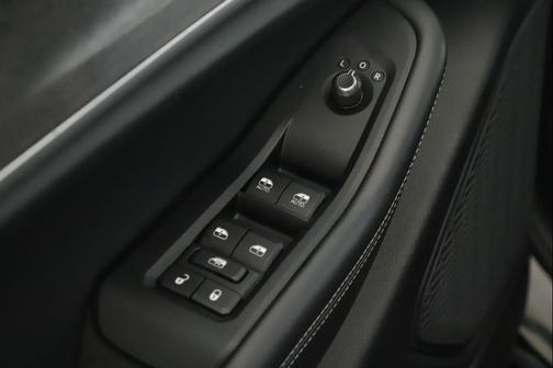 Diamond Black Crystal Pearlcoat 2024 Jeep Grand Cherokee Limited