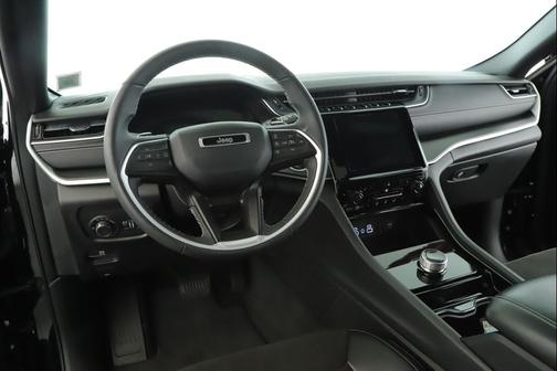 Diamond Black Crystal Pearlcoat 2023 Jeep Grand Cherokee Altitude