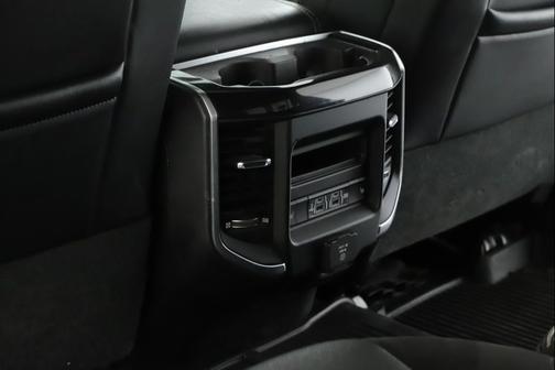 Diamond Black Crystal Pearlcoat 2020 RAM 3500 Laramie 4x4 Crew Cab 6'4'' Box