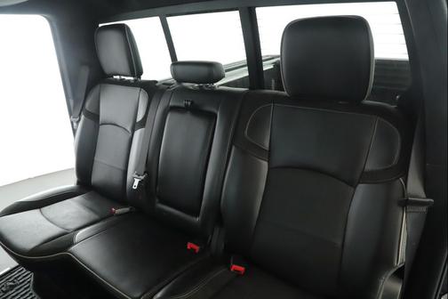 Diamond Black Crystal Pearlcoat 2020 RAM 3500 Laramie 4x4 Crew Cab 6'4'' Box