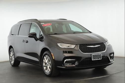 Brilliant Black Crystal Pearlcoat 2022 Chrysler Pacifica Touring L