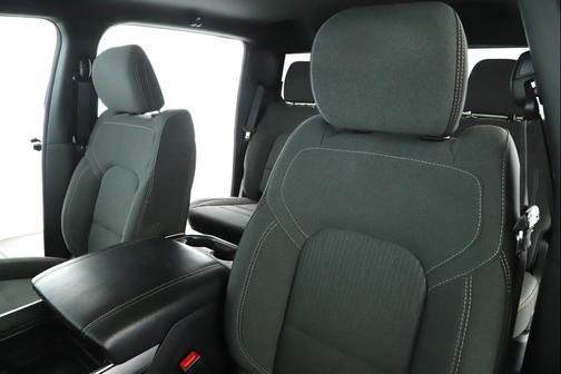 Diamond Black Crystal Pearlcoat 2023 RAM 1500 Big Horn/Lone Star