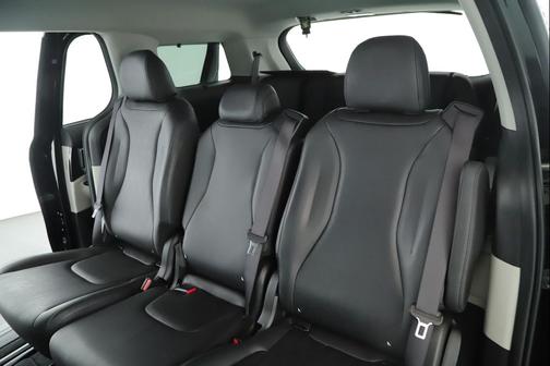 Aurora Black Pearl 2023 Kia Carnival EX