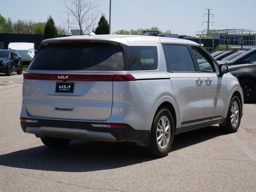 2023 Kia Carnival LX
