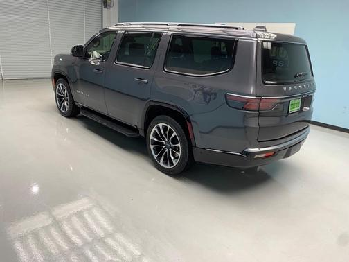 Photo 2 of 67 of 2022 Jeep Wagoneer Series II
