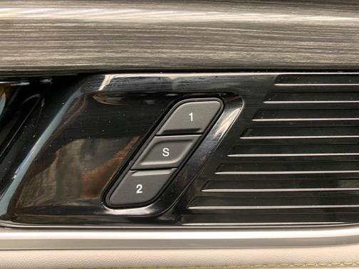 Photo 4 of 67 of 2022 Jeep Wagoneer Series II