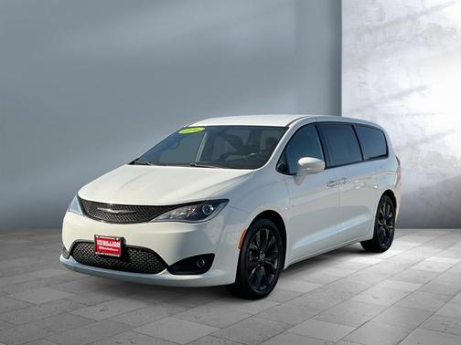Bright White Clearcoat 2019 Chrysler Pacifica Touring Plus