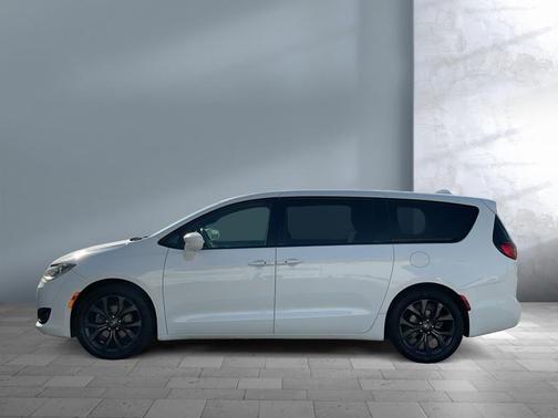 Bright White Clearcoat 2019 Chrysler Pacifica Touring Plus