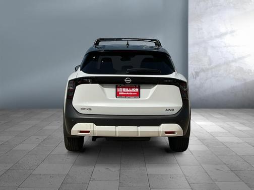 Aspen White Tricoat/Super Black 2026 Nissan Kicks SV