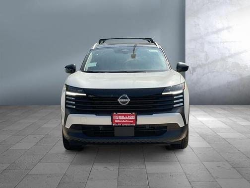 Aspen White Tricoat/Super Black 2026 Nissan Kicks SV