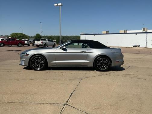 2022 Ford Mustang EcoBoost