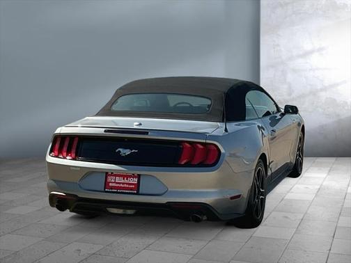 2022 Ford Mustang EcoBoost