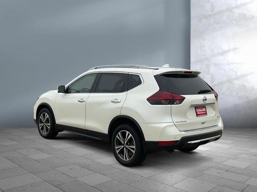 Pearl White Tricoat 2019 Nissan Rogue SV