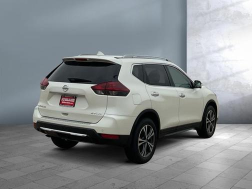 Pearl White Tricoat 2019 Nissan Rogue SV