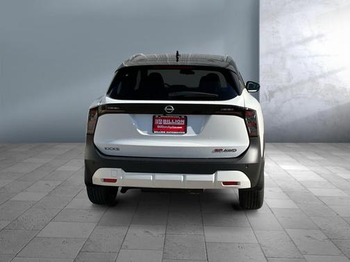 2026 Nissan Kicks SR