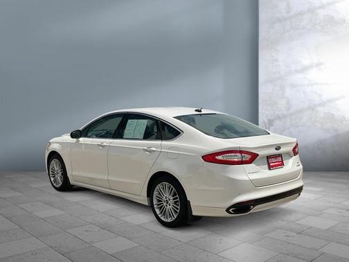 White 2016 Ford Fusion SE