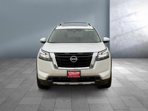 2025 Nissan Pathfinder SL 4WD