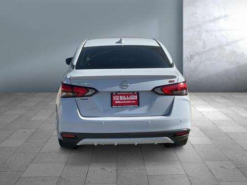 Gray Sky Pearl 2024 Nissan Versa 1.6 S