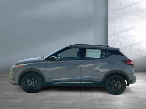 Boulder Gray Pearl 2023 Nissan Kicks SR