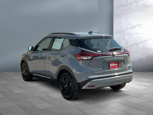 Boulder Gray Pearl 2023 Nissan Kicks SR