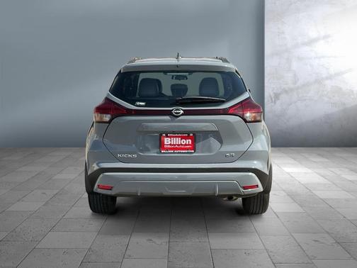 Boulder Gray Pearl 2023 Nissan Kicks SR