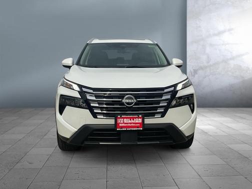 Everest White Pearl 2025 Nissan Rogue SV